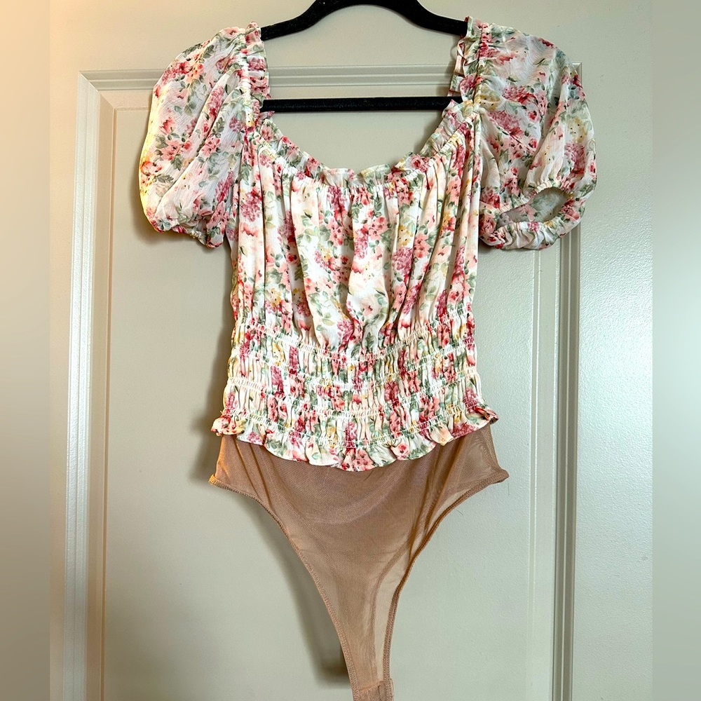 Floral ASTR the label top